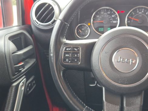 Used 2013 Jeep Wrangler Unlimited Rubicon w/ Connectivity Group AWD/4WD image 19