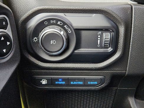 Used 2024 Jeep Wrangler Unlimited image 9