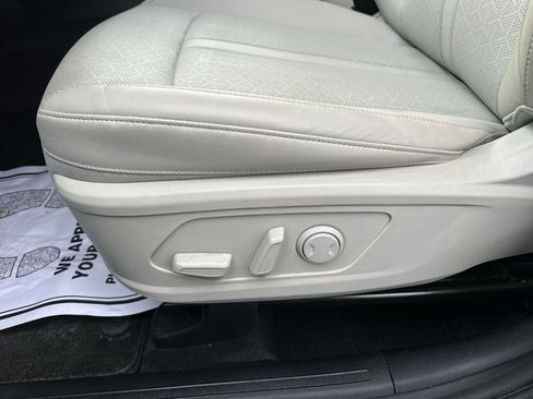 Used 2022 Kia Sorento S image 12