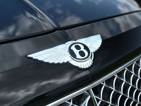 Used 2020 Bentley Bentayga AWD/4WD image 16