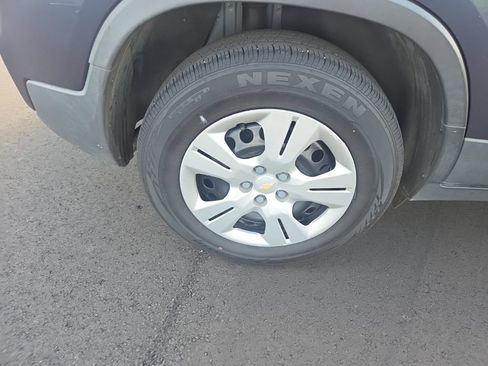 Used 2018 Chevrolet Trax LS FWD image 21