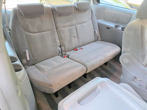 Used 2010 Toyota Sienna LE FWD image 31