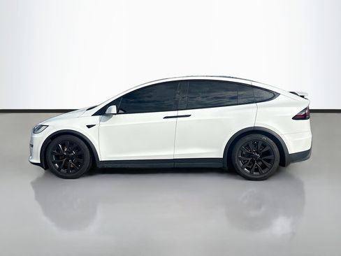 Used 2022 Tesla Model X Plaid image 2