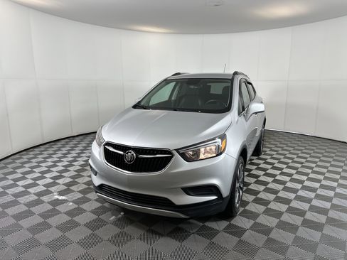 Used 2022 Buick Encore Preferred w/ Safety Package image 2