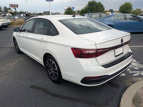 Certified 2025 Volkswagen Jetta Sport FWD image 7