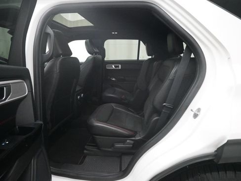 Used 2022 Ford Explorer ST-Line AWD/4WD image 16
