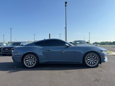 Used 2025 Ford Mustang Premium RWD image 4