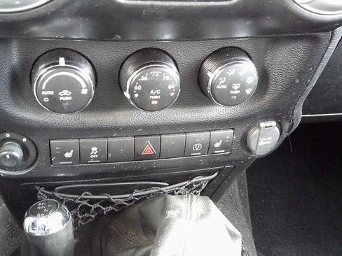 Used 2014 Jeep Wrangler Unlimited Sahara w/ Dual Top Group AWD/4WD image 28