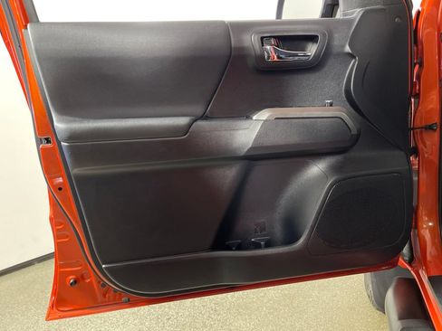 Certified 2018 Toyota Tacoma TRD Sport RWD image 17