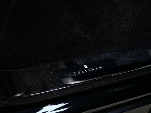 Certified 2022 Rolls-Royce Cullinan w/ Cullinan Package AWD/4WD image 9