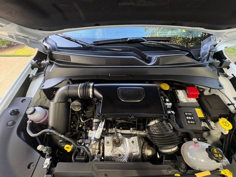 Used 2025 Jeep Compass Limited image 32