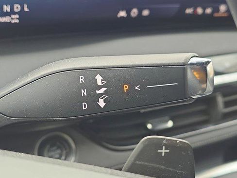 Used 2025 Buick Enclave Preferred image 35