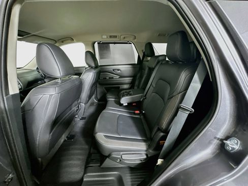 Used 2025 Nissan Pathfinder SL FWD image 28