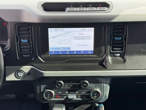 Used 2022 Ford Bronco Black Diamond image 18