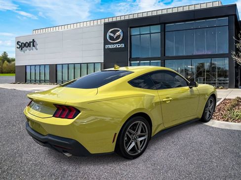 Used 2025 Ford Mustang Coupe RWD image 3