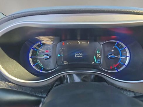 Used 2020 Chrysler Pacifica Limited w/ Quick Oder Package 2EV RED-S FWD image 15