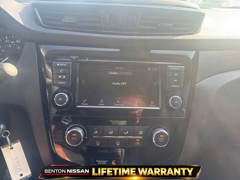 Used 2020 Nissan Rogue Sport S image 17