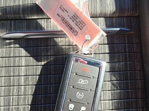 Used 2024 Jeep Wagoneer L Series II w/ Flexible Seating Group image 19