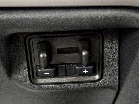 Certified 2025 Ford Expedition Active image 26