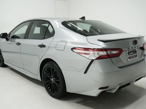 Used 2020 Toyota Camry SE image 6