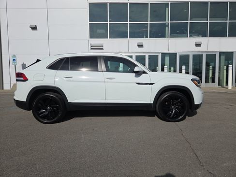 Used 2023 Volkswagen Atlas Cross Sport SE w/ Black Wheel Package AWD/4WD image 2