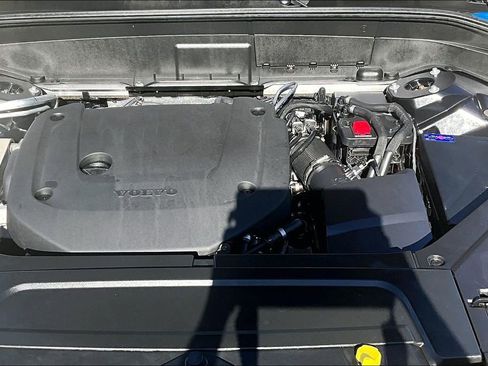 Used 2025 Volvo XC90 B6 Plus image 13