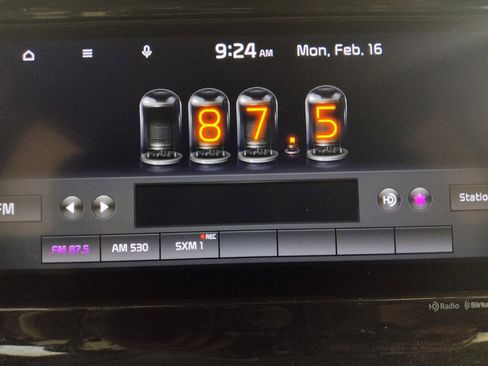 Used 2022 Kia Sorento EX w/ Panoramic Sunroof Package image 25