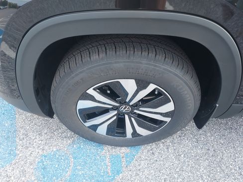 New 2026 Volkswagen Atlas SE image 9