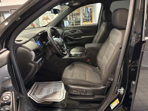 Used 2023 Chevrolet Traverse LT image 15