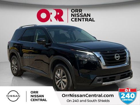 Used 2025 Nissan Pathfinder SL FWD image 3