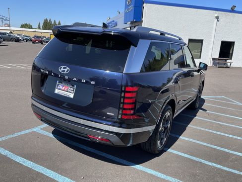 Certified 2026 Hyundai Palisade Limited AWD/4WD image 5
