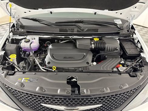 New 2026 Chrysler Voyager LX image 30