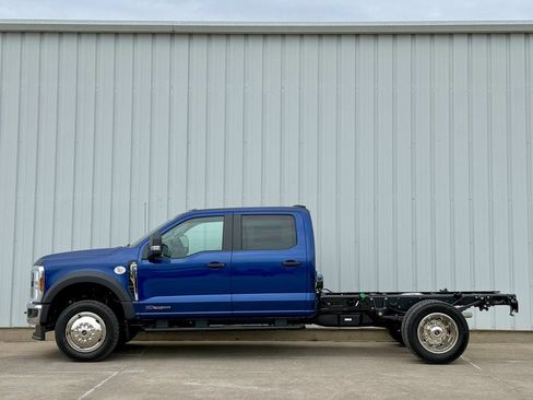 New 2026 Ford F550 4x4 Crew Cab image 3