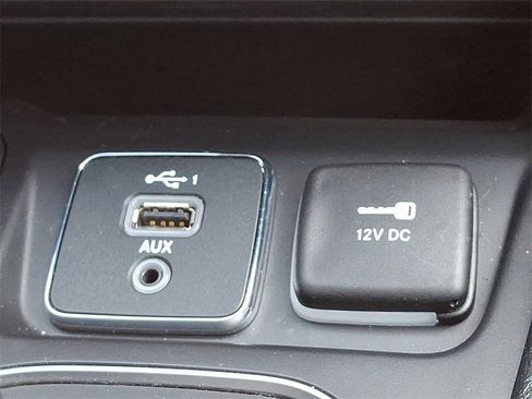 Used 2019 Jeep Cherokee Latitude Plus w/ Cold Weather Group image 24