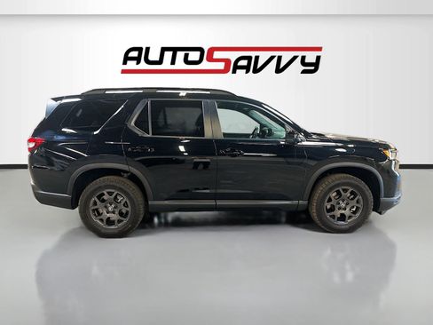 Used 2025 Honda Pilot TrailSport image 8