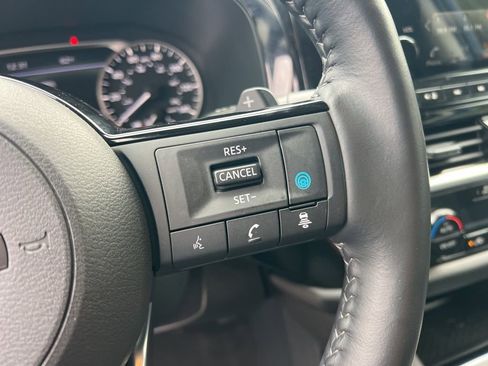 Used 2024 Nissan Pathfinder SL image 18