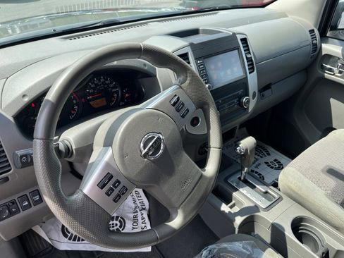 Used 2019 Nissan Frontier SV image 8