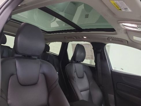 Used 2023 Volvo XC60 B5 Plus AWD/4WD image 3