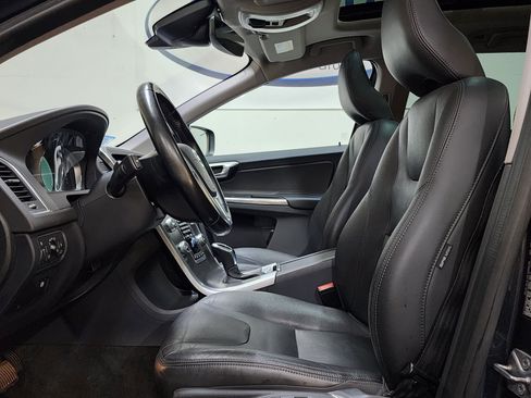 Used 2016 Volvo XC60 T6 w/ Climate Package AWD/4WD image 14