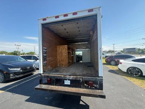 Used 2006 Ford E-350 and Econoline 350 Super Duty RWD image 5