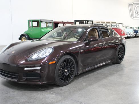 Used 2014 Porsche Panamera 4 image 34