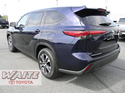Used 2023 Toyota Highlander XLE AWD/4WD image 4