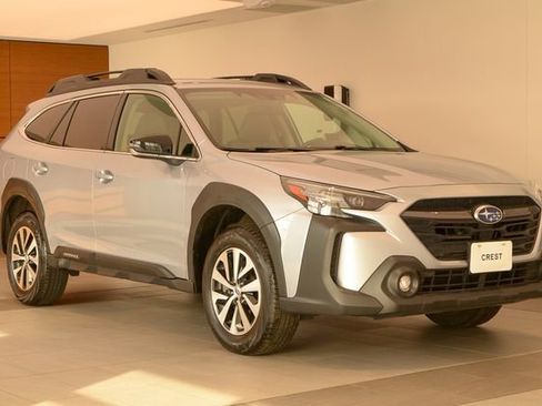 Used 2023 Subaru Outback Premium image 5