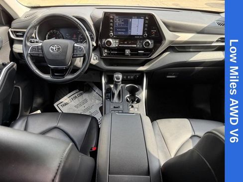 Used 2021 Toyota Highlander XLE AWD/4WD image 13