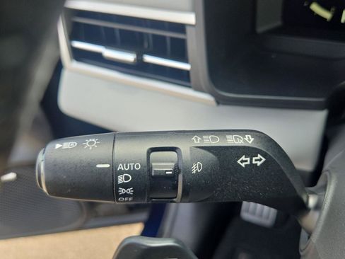 Used 2025 Mitsubishi Outlander AWD image 28