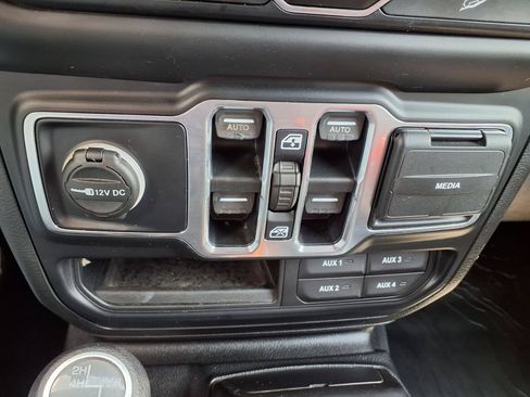 Used 2019 Jeep Wrangler Unlimited Sport S AWD/4WD image 12