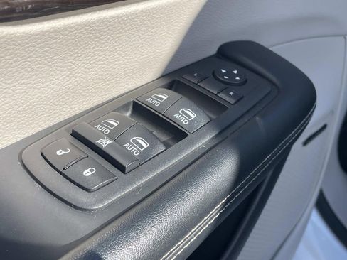 Used 2022 Chrysler Pacifica Limited image 17