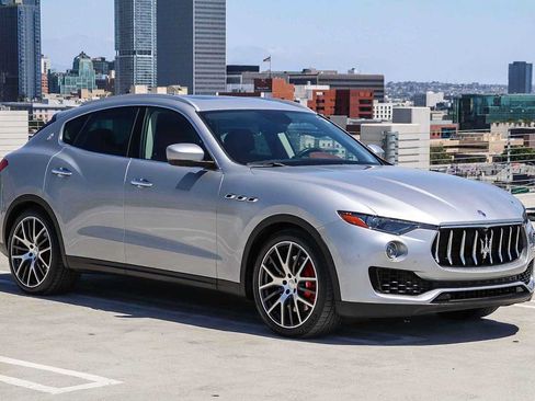 Used 2017 Maserati Levante S AWD/4WD image 3