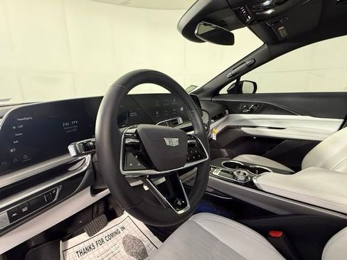 Used 2024 Cadillac Lyriq Luxury w/ LPO, Floor Liner Package AWD/4WD image 15
