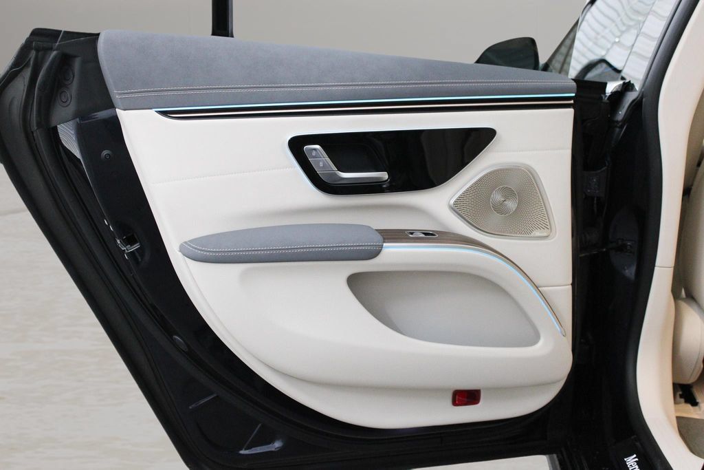 Used 2023 Mercedes-Benz EQS 580 4MATIC Sedan image 24